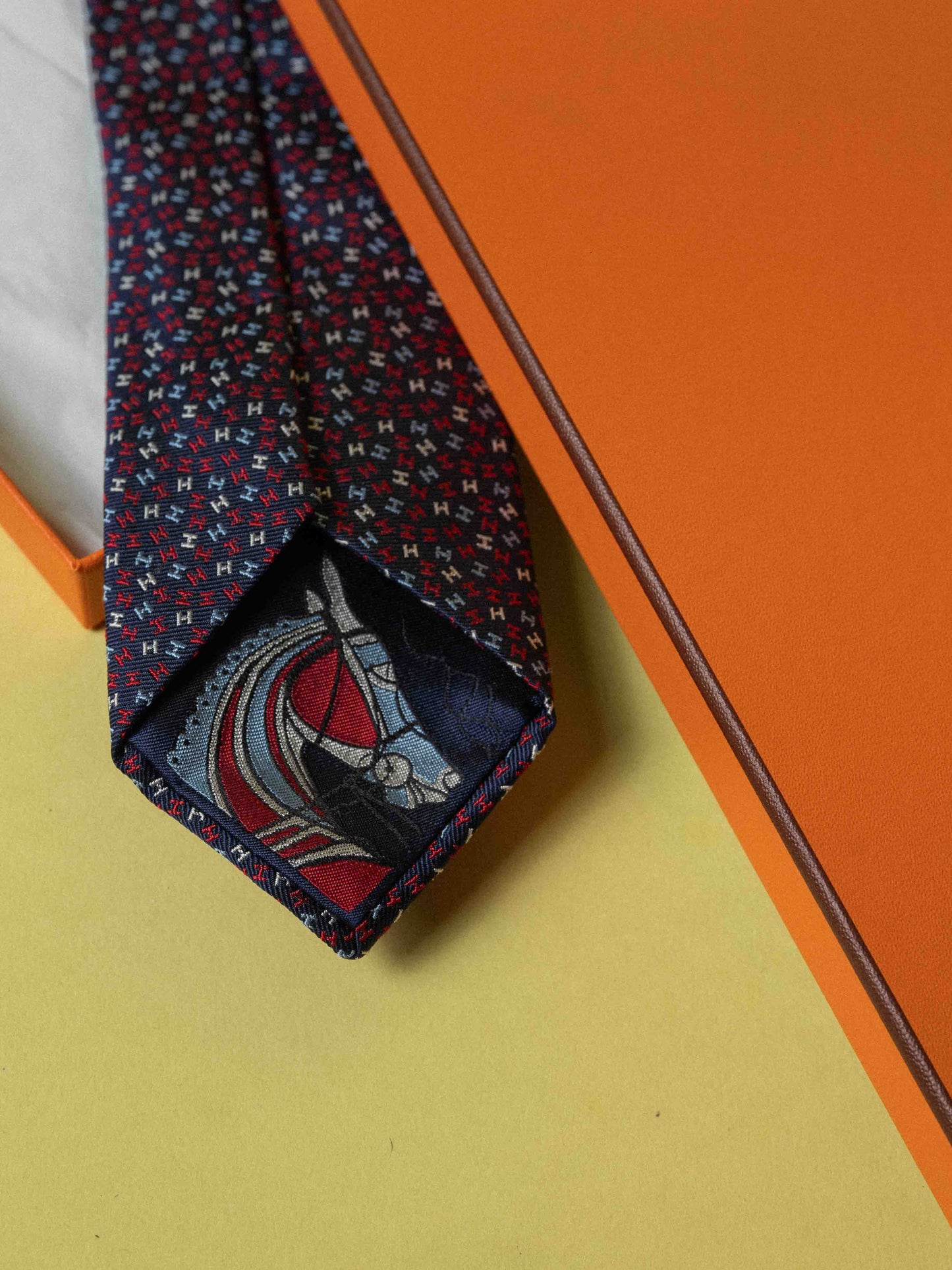 Hermes Paris Tie 7 H Robe du Soir tie