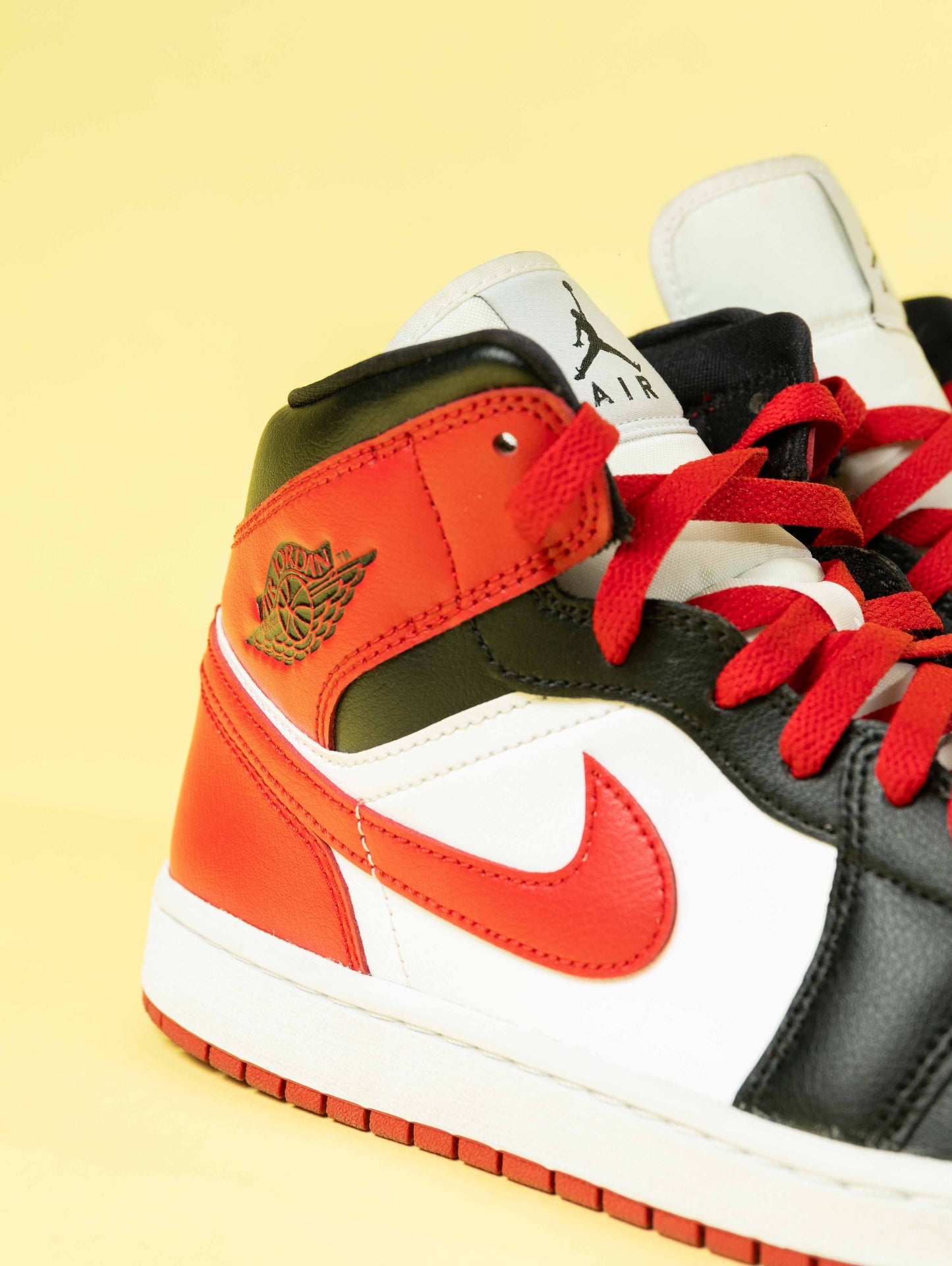 Jordan 1 Mid Alternate Bred Toe (Women's)