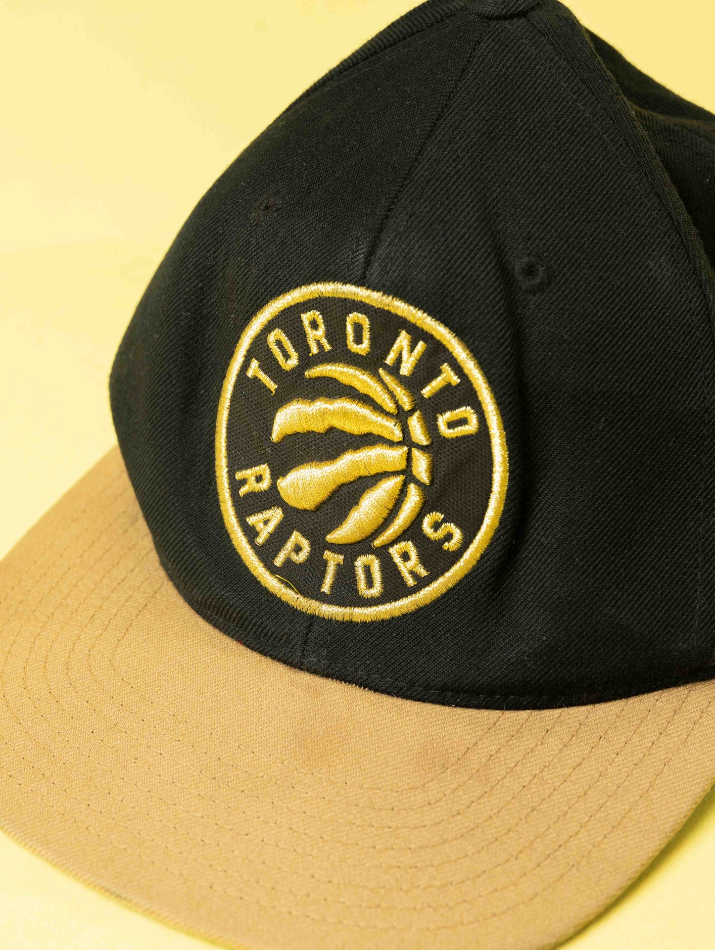 Mitchell & Ness Toronto Raptors NBA Champions Spell out snapback - Black & Gold