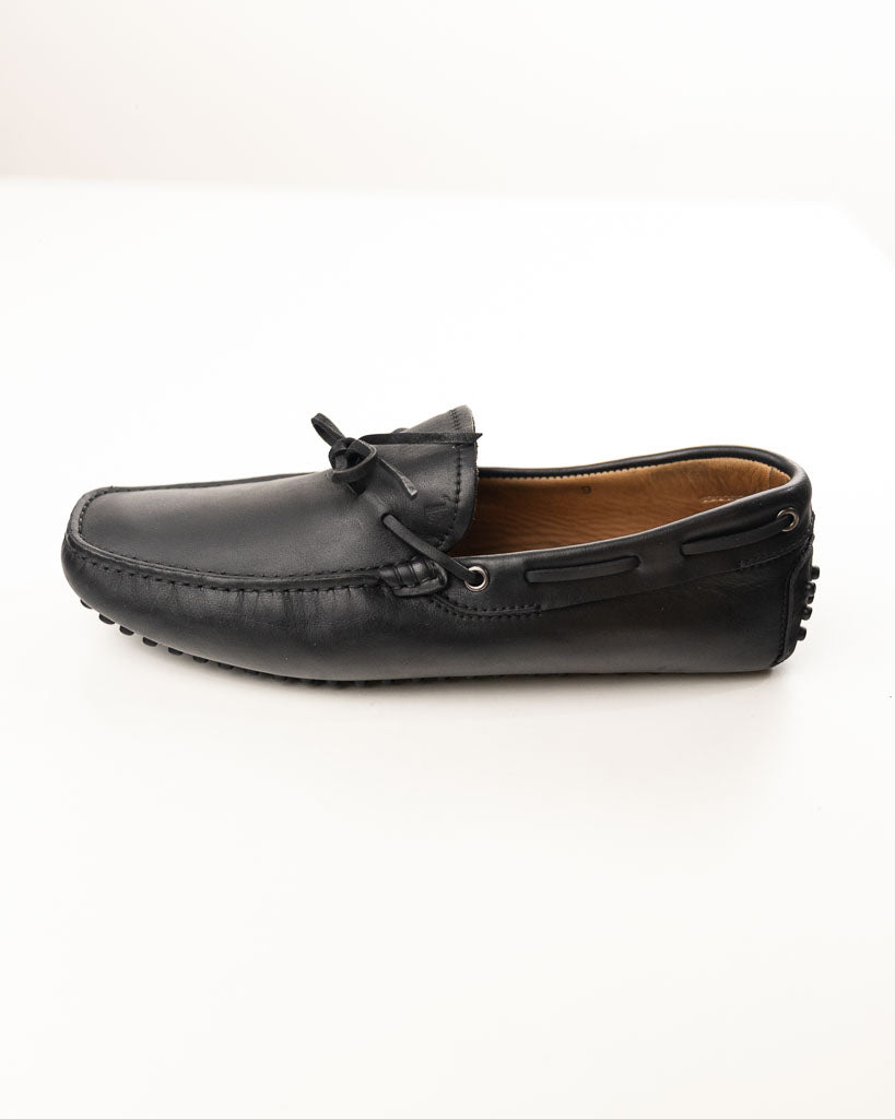 TODS BLACK LEATHER SLIP ON LOAFER