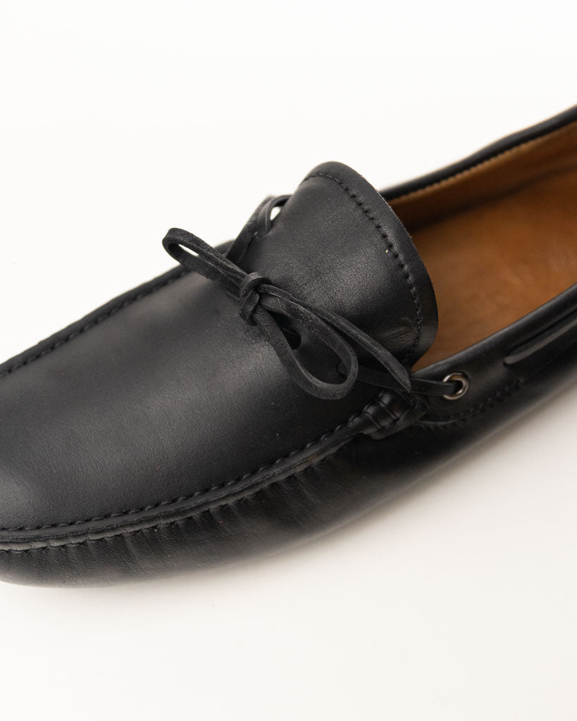 TODS BLACK LEATHER SLIP ON LOAFER