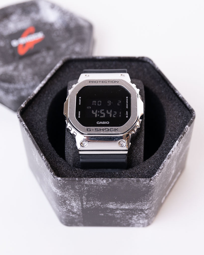 CASIO G-SHOCK DIGITAL BLACK DIAL MEN GM-5600U-1DR (G1526)