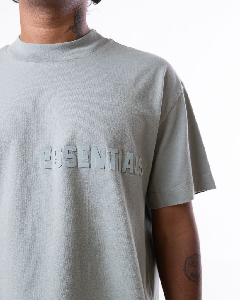 FOG ESSENTIALS T-SHIRT SS23 SYCAMORE