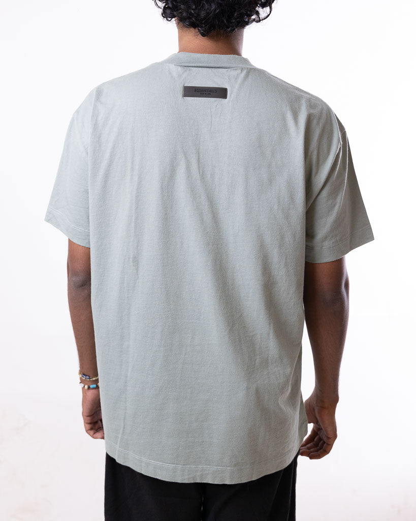 FOG ESSENTIALS T-SHIRT SS23 SYCAMORE