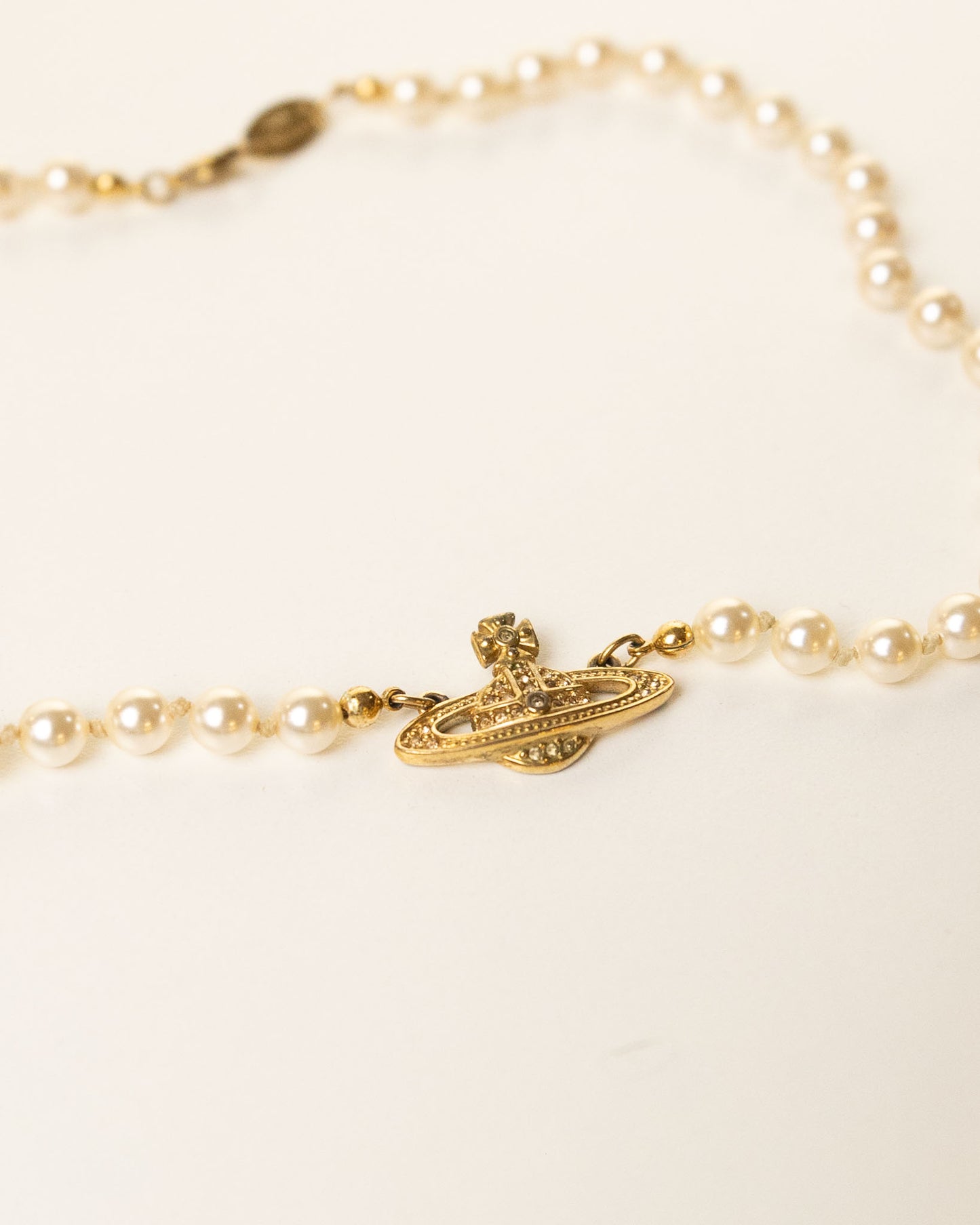 Vivienne Westwood Mini Bas Relief Pearl Choker