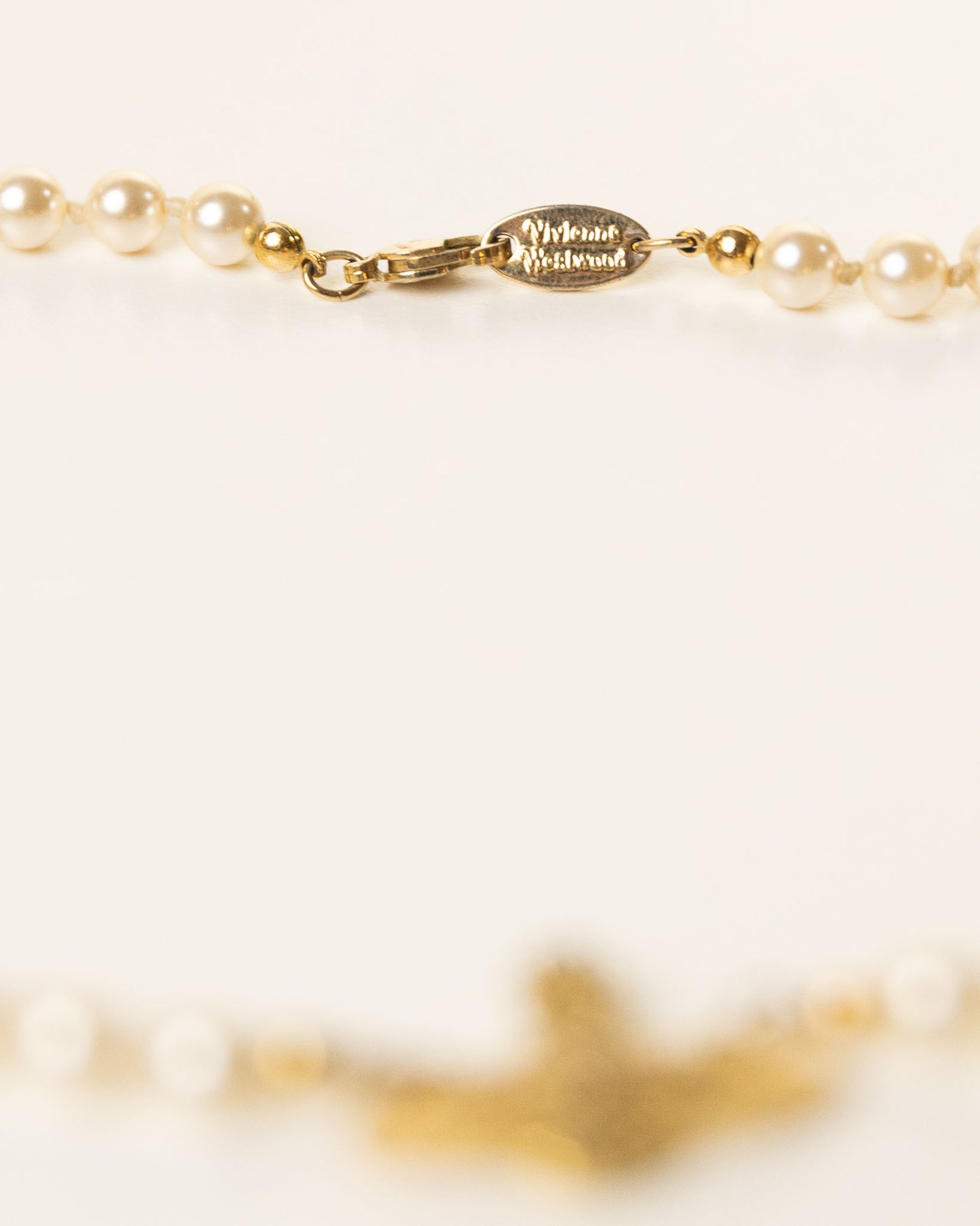 Vivienne Westwood Mini Bas Relief Pearl Choker