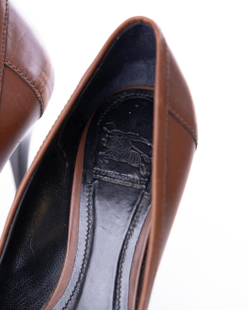 Burberry Brown Leather And Nova Check Canvas Pointed Toe Pumps