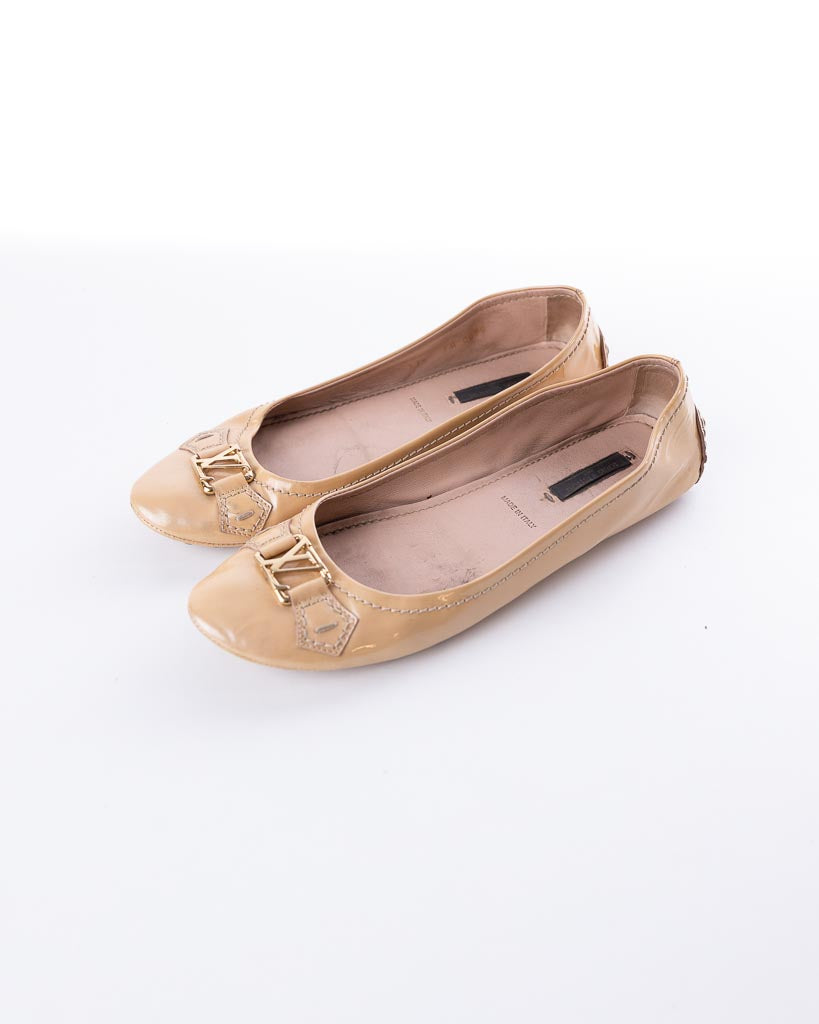 Louis Vuitton Beige Patent Leather Oxford Ballet Flats