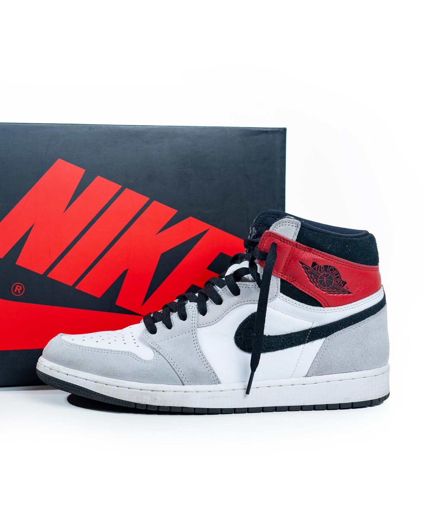 Air Jordan 1 Retro High OG Light Smoke Grey