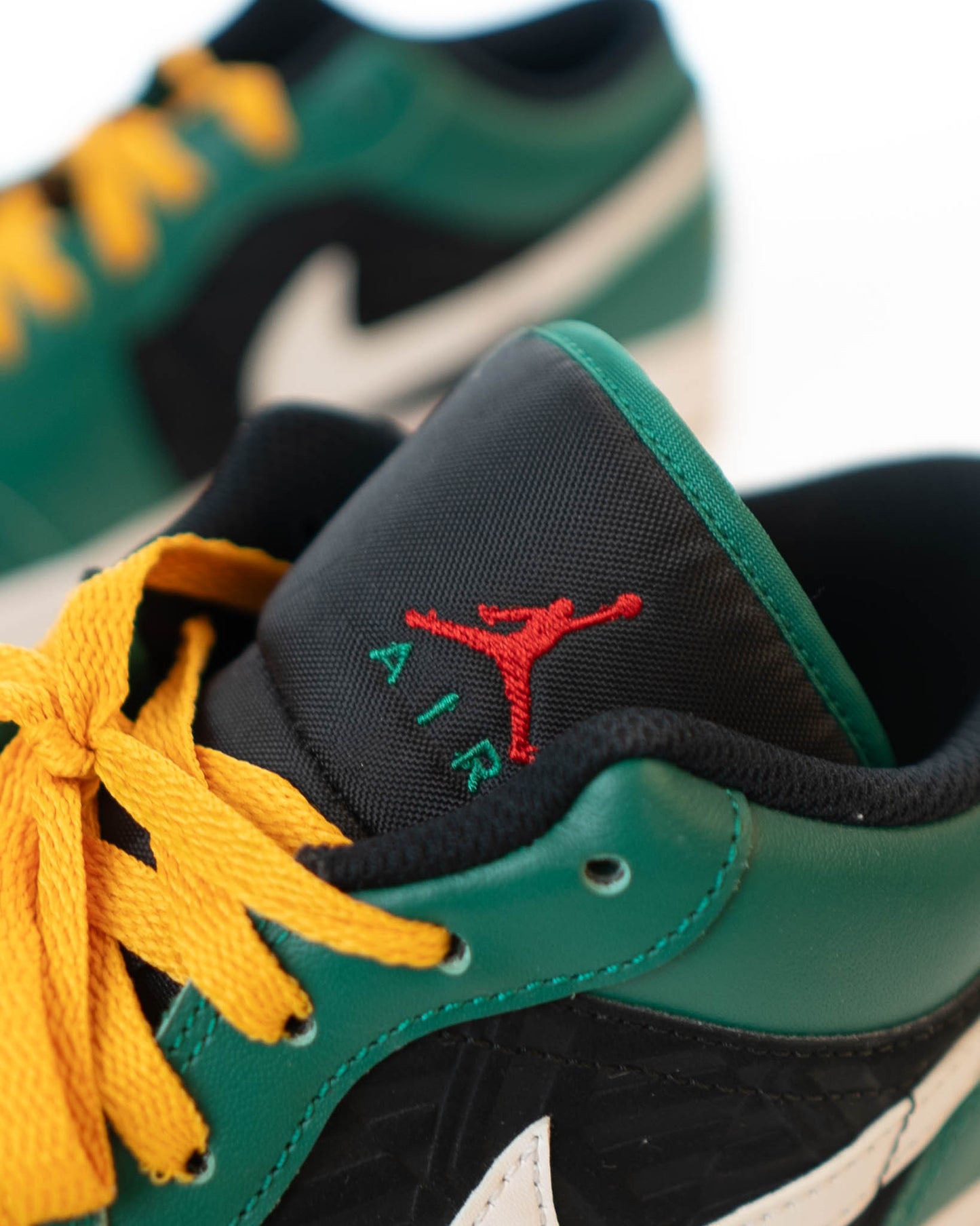 Air Jordan 1 Low SE 'Christmas/Malachite'