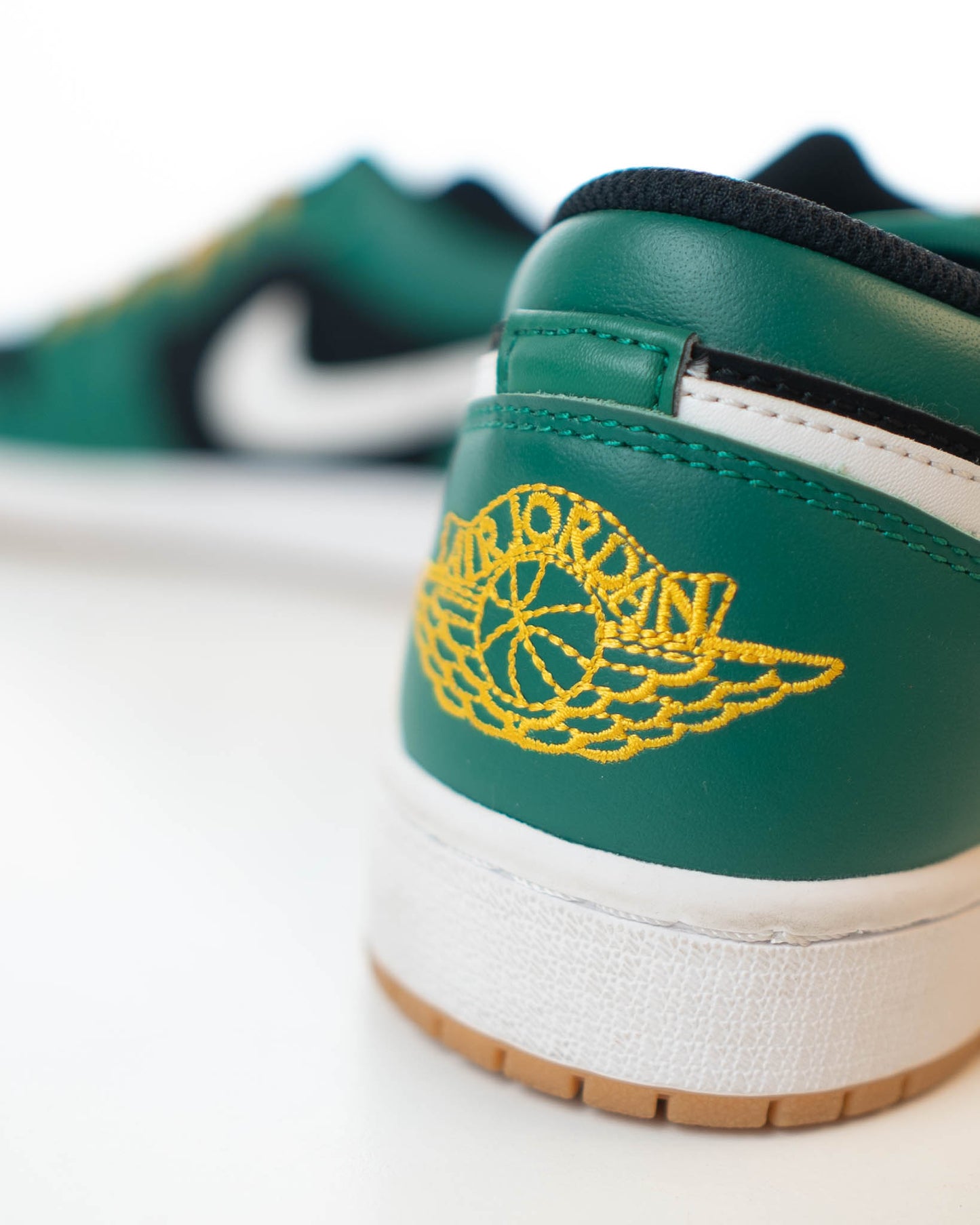 Air Jordan 1 Low SE 'Christmas/Malachite'