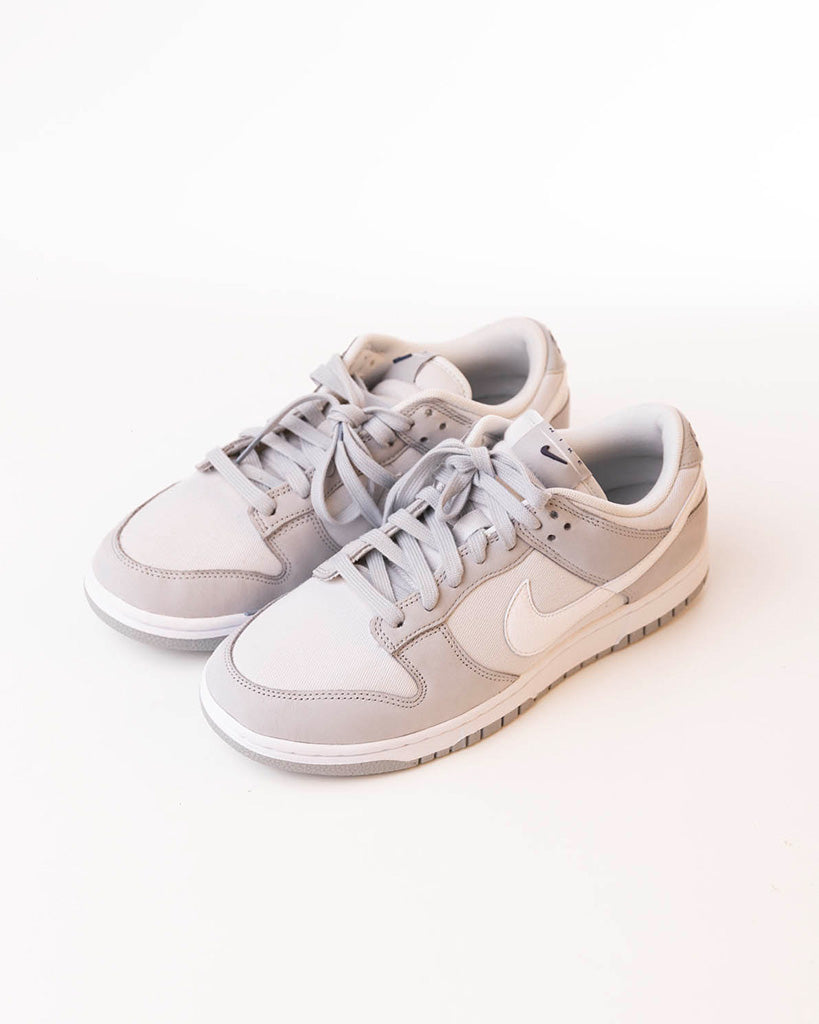 NIKE DUNK LOW LX LIGHT SMOKE GREY