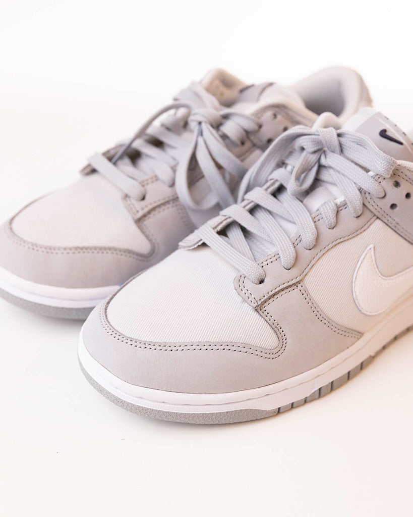 NIKE DUNK LOW LX LIGHT SMOKE GREY