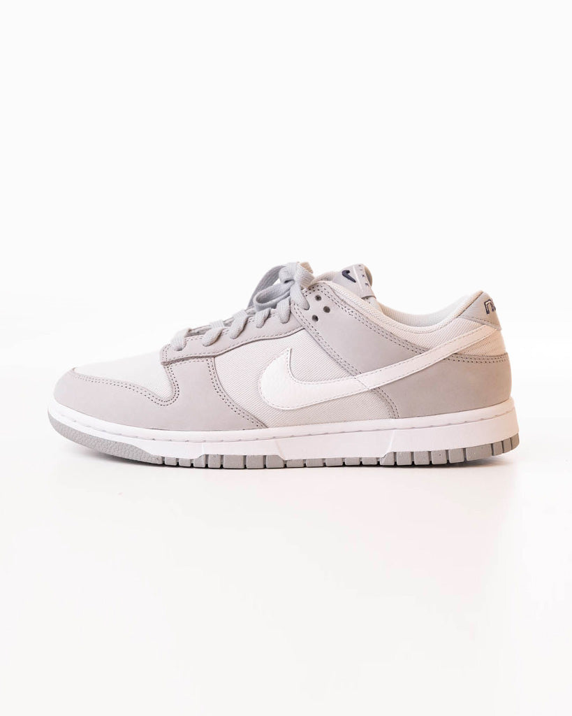 NIKE DUNK LOW LX LIGHT SMOKE GREY