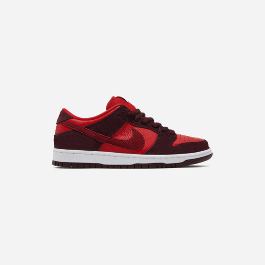 NIKE SB DUNK LOW CHERRY