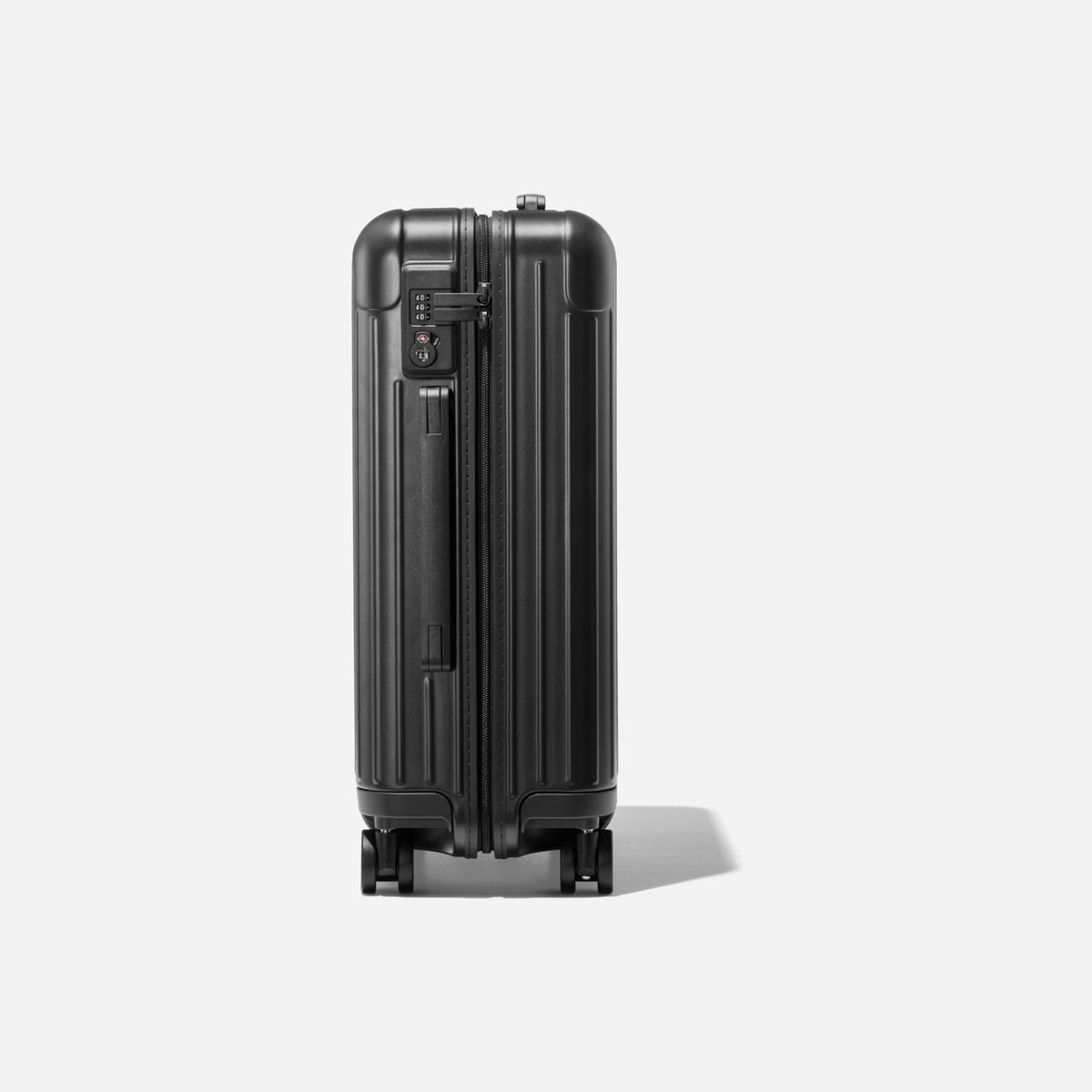 RIMOWA Essential Cabin S Matte Black