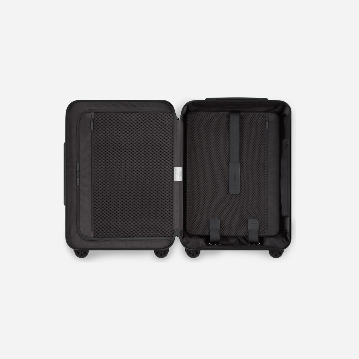 RIMOWA Essential Sleeve Cabin Matte Black